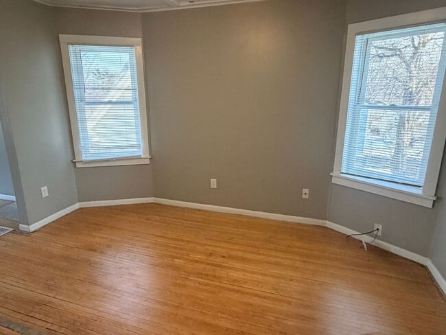 Building Photo - 868 Margaret St