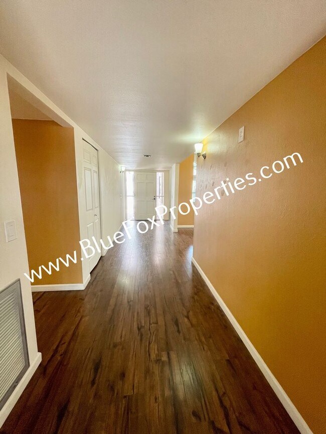 Building Photo - 2898 E Weymouth Cir