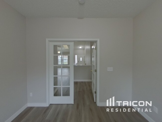 Building Photo - 5950 Fescue Dr