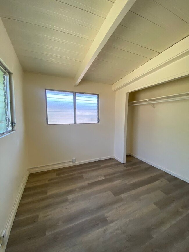 Building Photo - Single Family