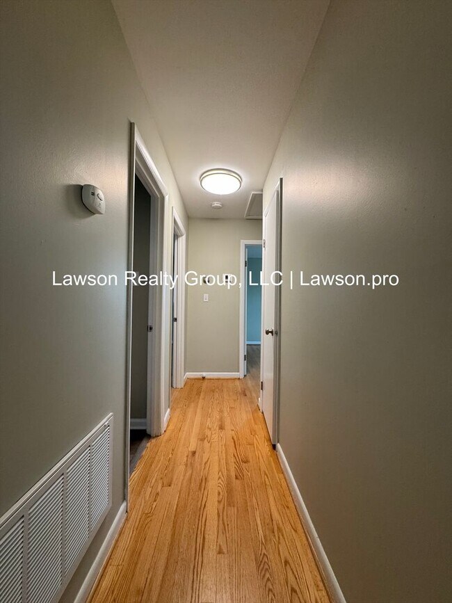 Building Photo - Beautiful Salem split level near the VA hospital