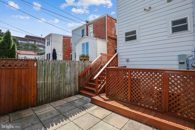 Building Photo - 119 N Peyton St