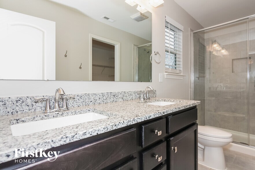 Building Photo - 5013 Thomasville Dr