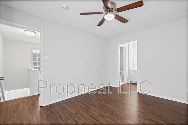 Building Photo - 807 Barrington Woods Cove