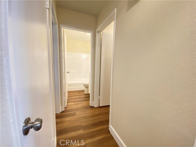 Building Photo - 1084 N Jacaranda Rd