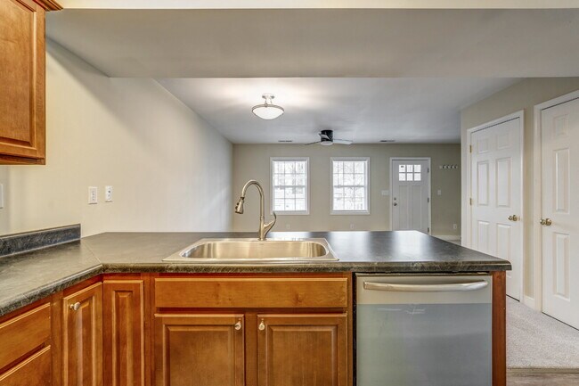 Building Photo - Prime UVA Location – 3BR/2.5BA Duplex Near UVA & Hospital