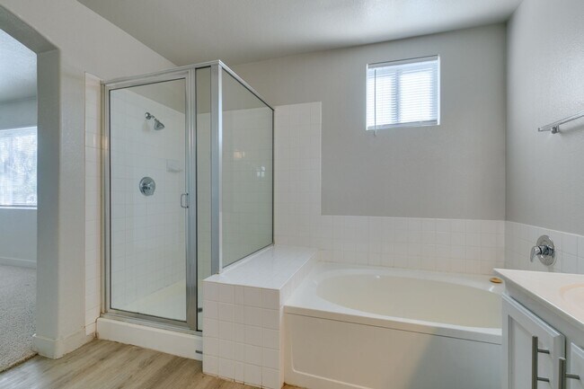 Building Photo - SUMMERLIN BEAUTY WITH TONS OF UPGRADES*3 LARGE BEDROOMS*COMMUNITY POOL*