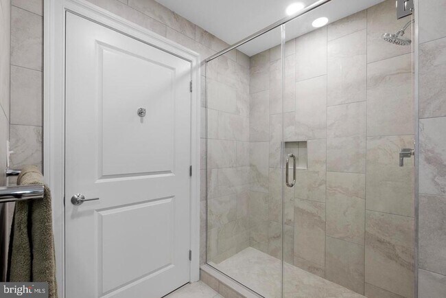 Building Photo - 1422 Chestnut St