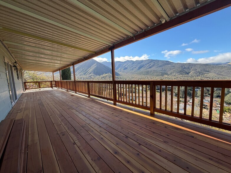 Building Photo - 121 Larch Ct