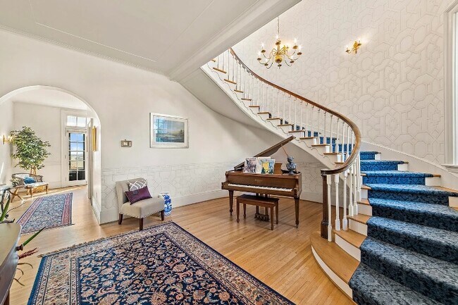 Building Photo - 2 Waverley Green