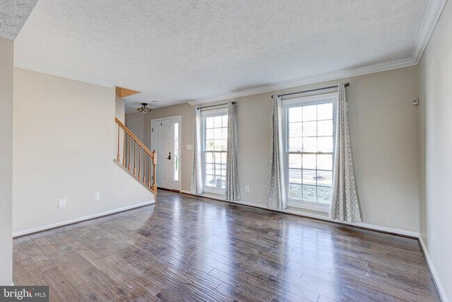 Building Photo - 7925 Carriage Dr
