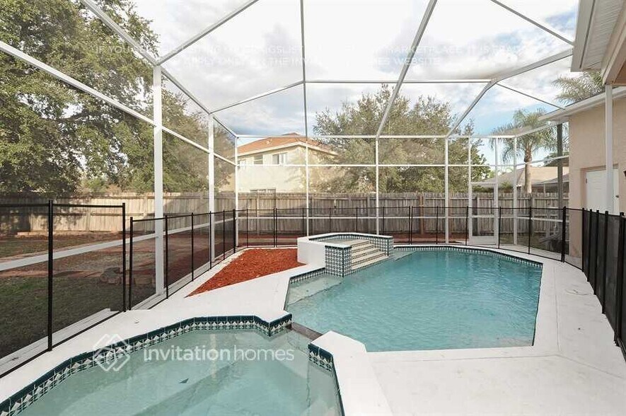 Building Photo - 10117 Vista Pointe Dr