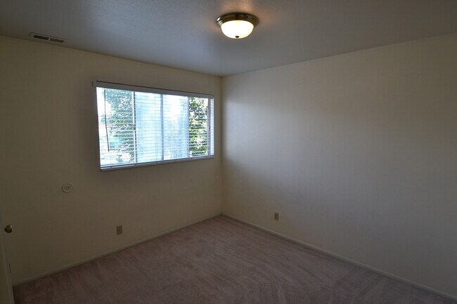 Building Photo - Awesome 3 Bed 2 Bath Condo Unit in Murray!!!