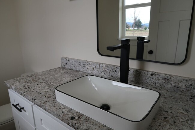 Building Photo - Seven Oaks Luxury Duplexes - New, Light, Bright, and Spacious!!
