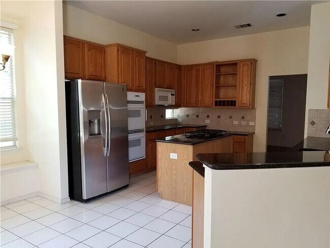 Building Photo - Stunning 5-Bedroom, 3-Bath Home with Over ...