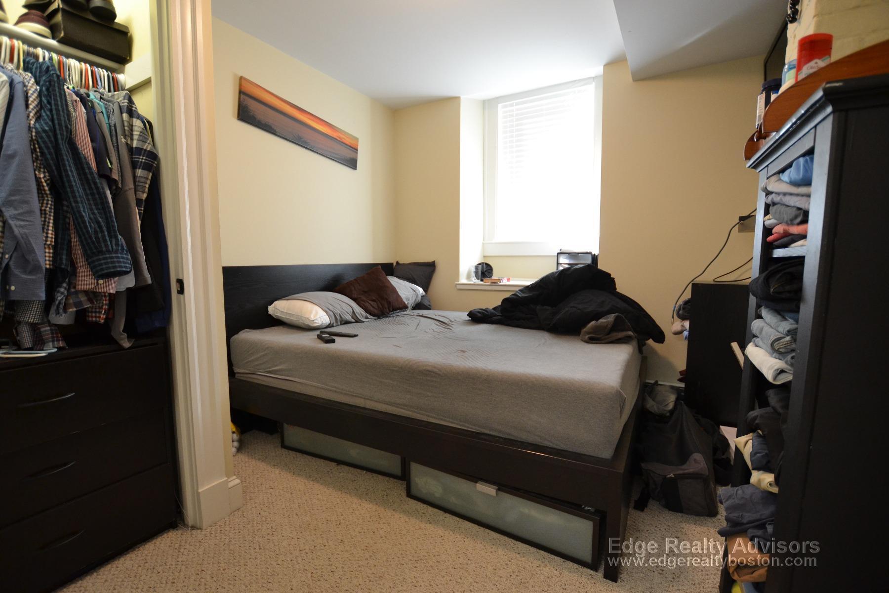 Building Photo - 81 Surrey St