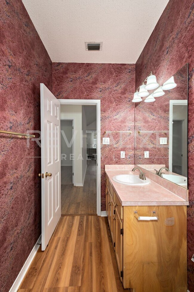 Building Photo - Daphne 3BR/2BA + Bonus Den – Spacious, Stylish & Full of Charm!