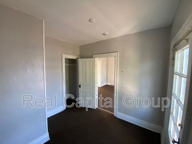 Building Photo - 408 Woodlawn Ave