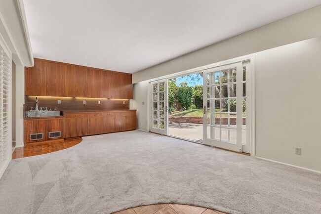 Building Photo - 4020 Vía Picaposte