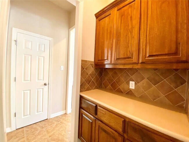 Building Photo - 2806 Cool River Loop