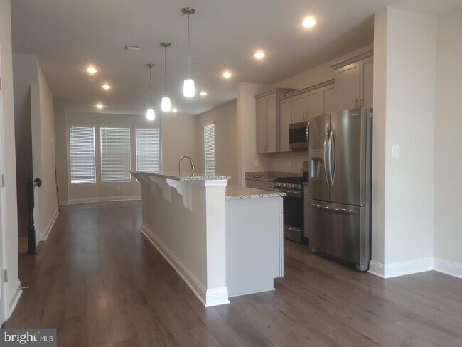 Building Photo - 7111 Tyndale Way