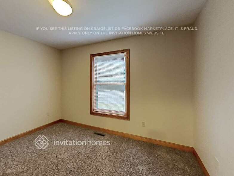 Building Photo - 403 Cretin Ave S