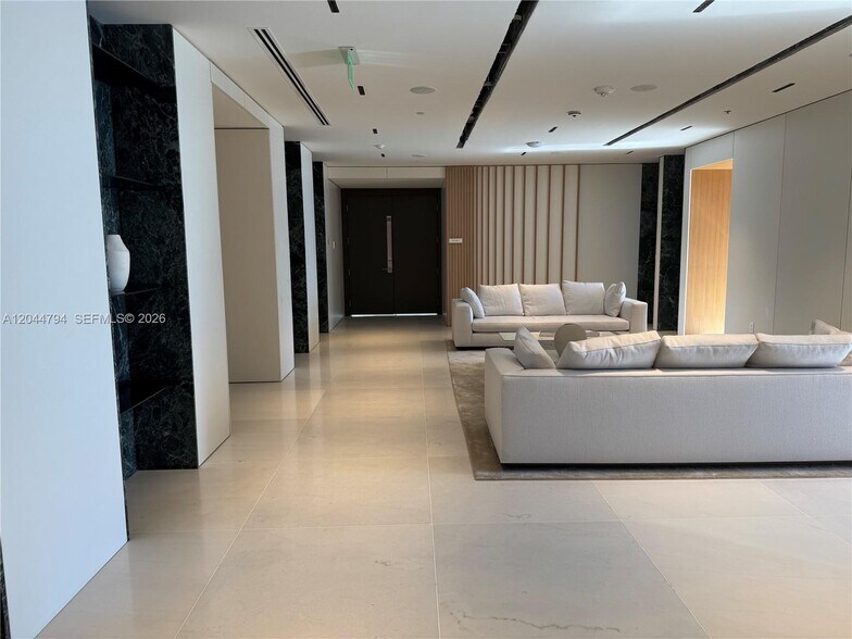 Building Photo - 300 Biscayne Boulevard Way