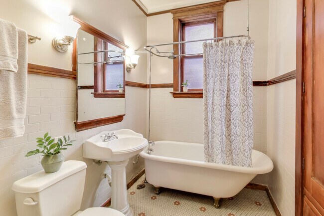 Building Photo - 6542 N Newgard Ave