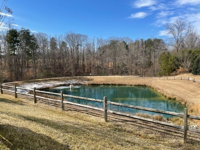 Building Photo - 547 Song Sparrow Ln