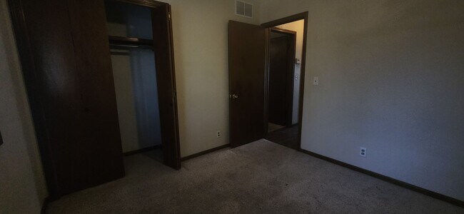 Building Photo - Miller Duplexes 15th