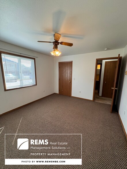 Building Photo - 564 E Slifer St