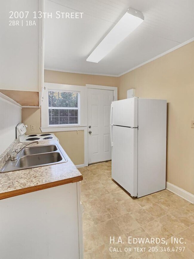 Building Photo - 2007 13th St