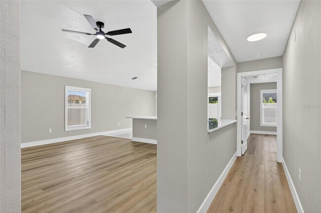 Building Photo - 10610 Boyette Creek Blvd