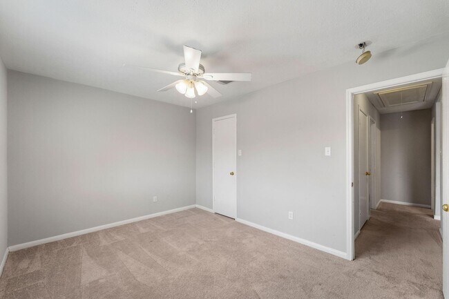 Building Photo - 2530 Fox River Ln