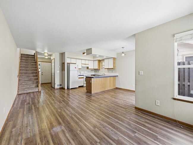 Building Photo - Excellent 4-Bedroom Condo in West Fort Collins!