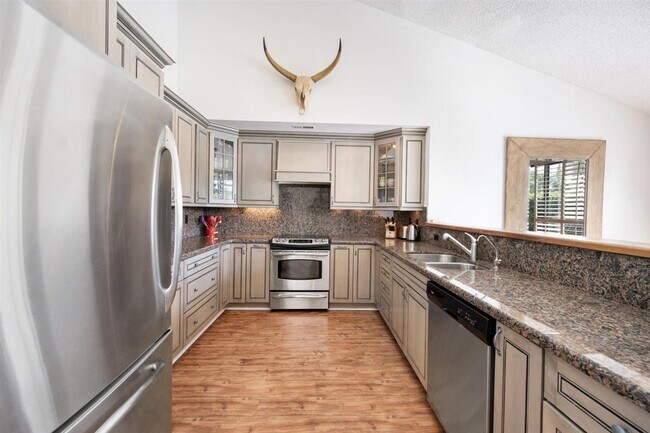 Building Photo - 2592 Sheltingham Dr