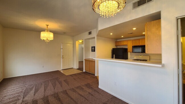 Building Photo - 2 Bedroom Condo located in Southwest Las Vegas