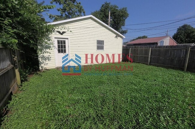 Building Photo - Two Bedroom House | Move in Ready