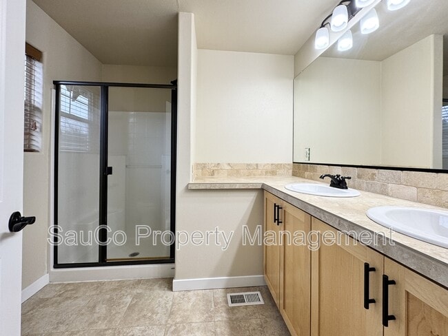 Building Photo - 322 SW Marsuda Terrace