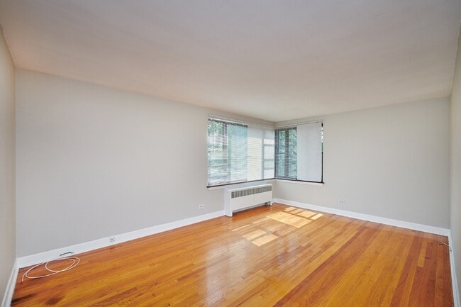 Building Photo - 7371 N Winchester Ave