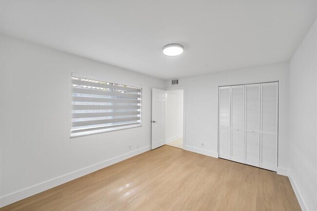 Building Photo - 2532 NE 9th St