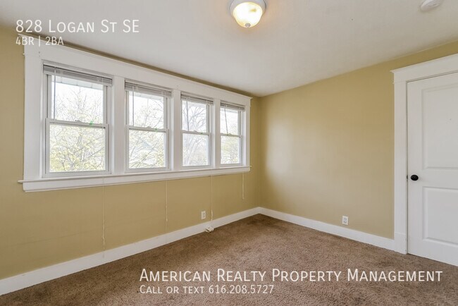 Building Photo - 828 Logan St SE