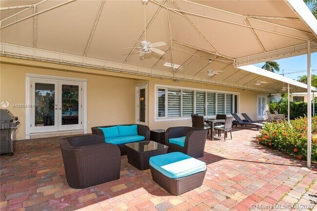 Building Photo - 1223 Seminole Dr