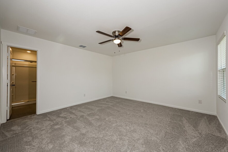 Building Photo - 122 Willow Wy