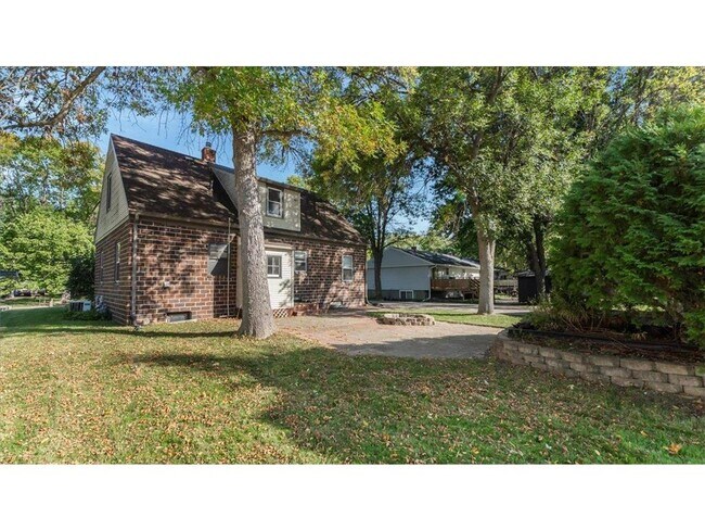 Building Photo - 828 15th St SW