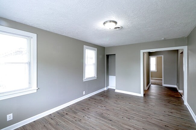 Building Photo - Newly Renovated 2 Bedroom Ranch
