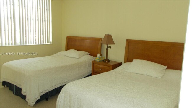 Building Photo - 3161 S Ocean Dr