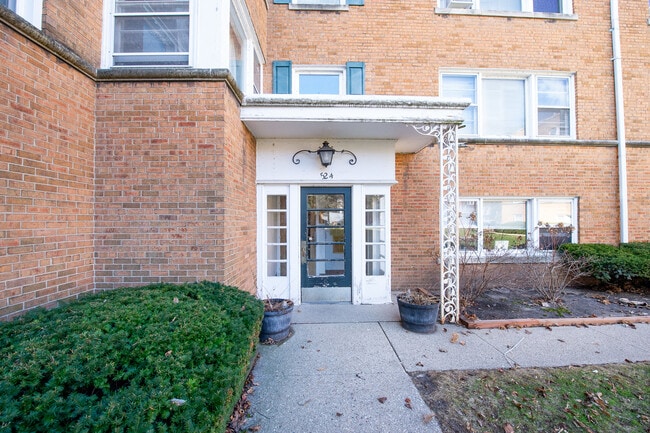 Building Photo - 524 Michigan Ave