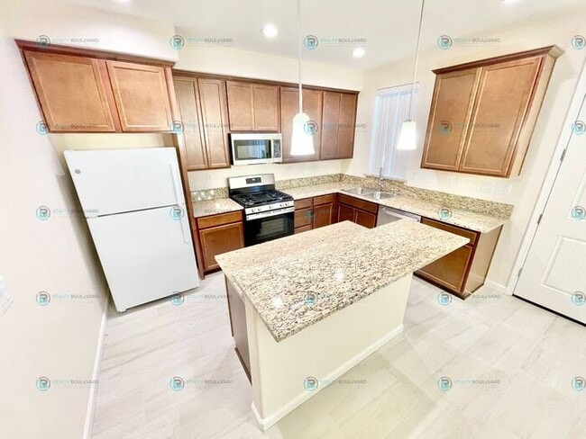 Building Photo - 3-Bedroom 2.5 Bathroom 2 car garage Condo in Carson City