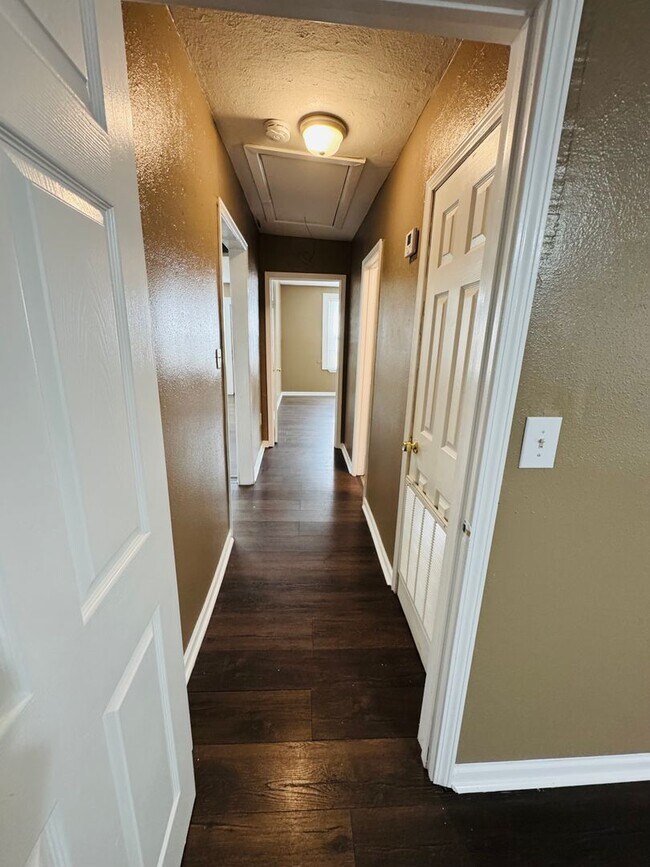 Building Photo - 4035 Clayton Dr